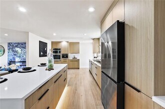 9425 Gierson Ave in Los Angeles, CA - Building Photo - Building Photo