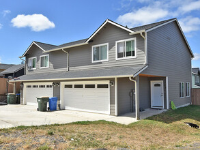 306 Oak St in Winlock, WA - Building Photo - Building Photo