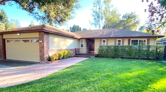 745 Coleman Ave in Menlo Park, CA - Foto de edificio