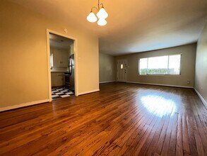 2247 Branard St in Houston, TX - Foto de edificio - Building Photo