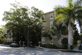 Broadway Promenade in Sarasota, FL - Foto de edificio - Building Photo