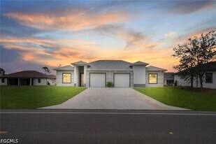 4648-4650-4650 Leonard Blvd S in Lehigh Acres, FL - Building Photo