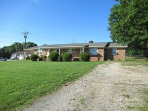 2084 Shuford Rd in Lincolnton, NC - Building Photo - Building Photo