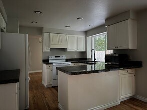 16224 SE 46th Pl in Bellevue, WA - Building Photo - Building Photo