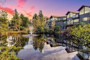 19414 Aurora Ave N in Shoreline, WA - Building Photo