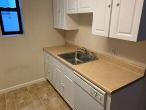 636 Beacon St, Unit 301 in Boston, MA - Foto de edificio - Building Photo