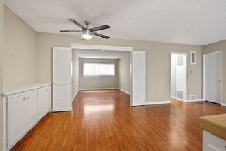 3735 Mentone Ave in Los Angeles, CA - Foto de edificio - Building Photo