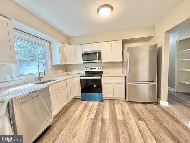 property at 2 Kelly Ct