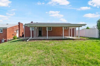 1426 Magnolia Dr in Pittsburgh, PA - Building Photo - Building Photo