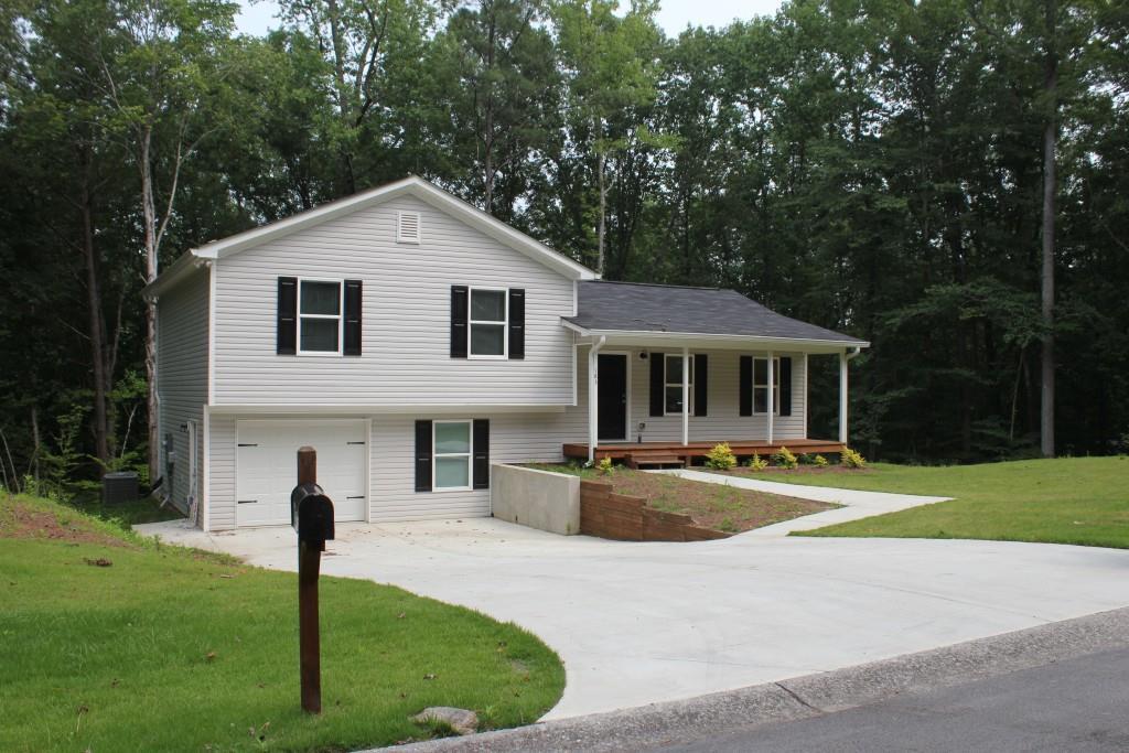 183 Lakeview Terrace in Dallas, GA - Building Photo