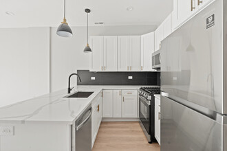 2540 W Cortez St in Chicago, IL - Building Photo - Building Photo