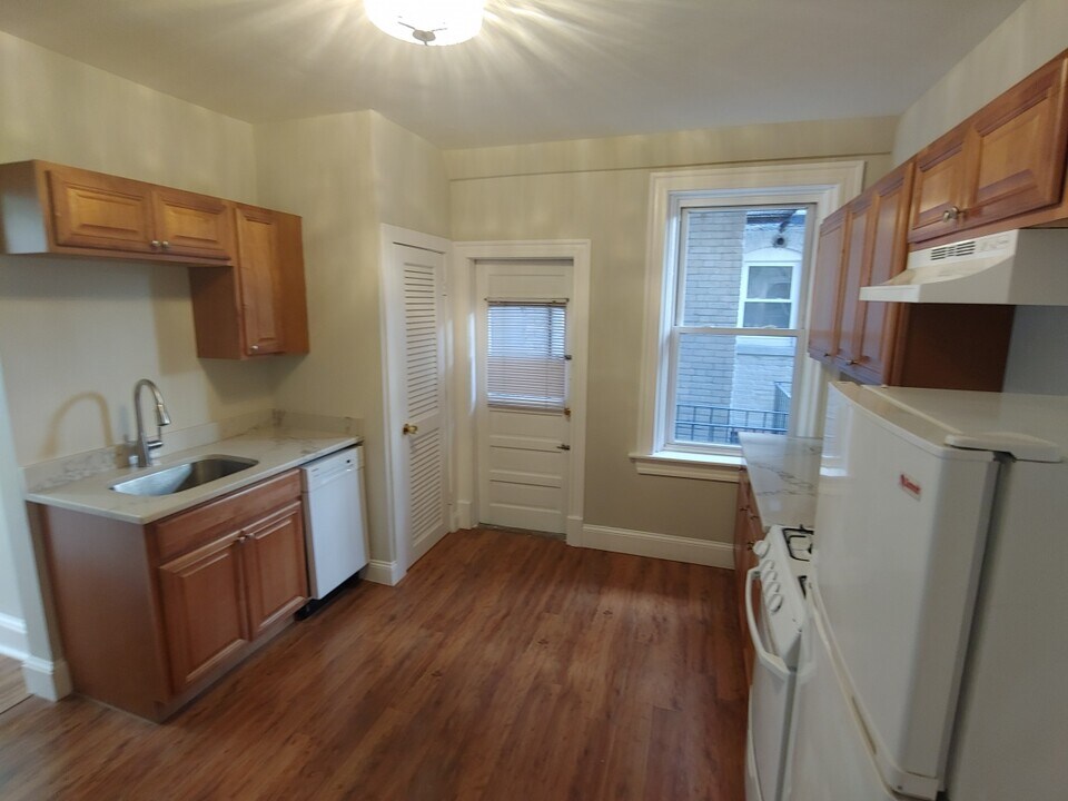222 Hanover St, Unit 12 in Boston, MA - Foto de edificio