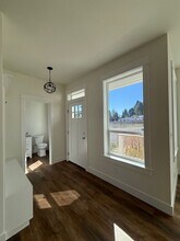 374 SW George Ct in Dundee, OR - Building Photo - Building Photo