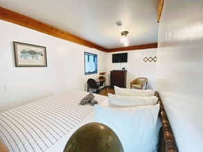 14871 Mt Hwy 35, Unit CabinFour in Bigfork, MT - Building Photo - Building Photo