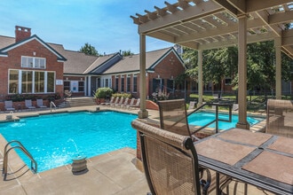 Somerset Oaks Apartment Homes in Olathe, KS - Foto de edificio - Building Photo