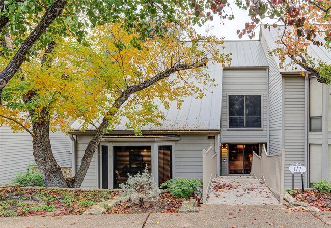 177 World of Tennis Sq in Lakeway, TX - Foto de edificio - Building Photo