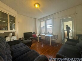 1377A Commonwealth Ave, Unit 3 in Boston, MA - Building Photo