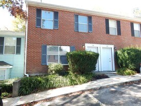 136 Clover Valley Cir in Blacksburg, VA - Building Photo