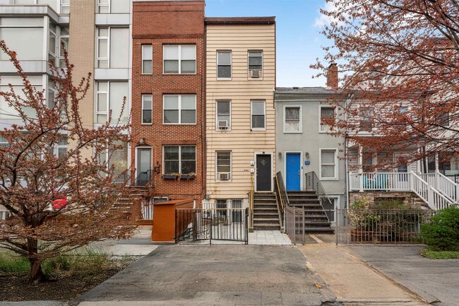 325.5 4th St in Jersey City, NJ - Building Photo - Building Photo