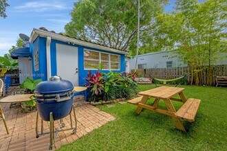 1701 Fletcher St in Hollywood, FL - Building Photo - Building Photo