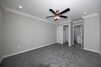 Fairfield Square at East Meadow in East Meadow, NY - Foto de edificio - Building Photo