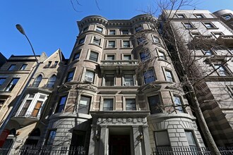303 W 80th St in New York, NY - Building Photo - Building Photo