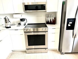 3553 Magellan Cir in Aventura, FL - Building Photo