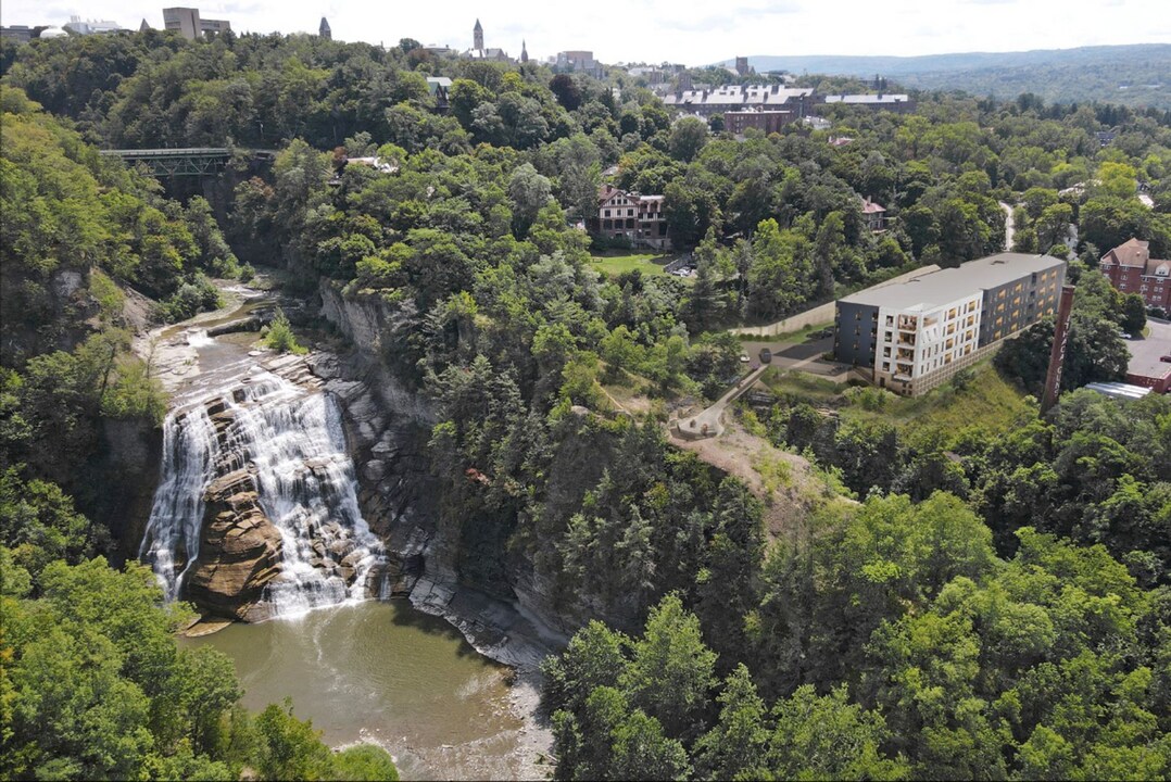 The Pinnacle in Ithaca, NY - Foto de edificio