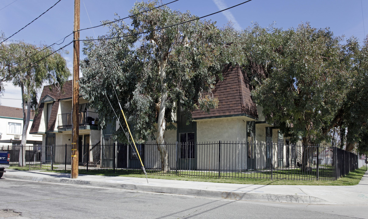 1560 Date St in San Bernardino, CA - Building Photo