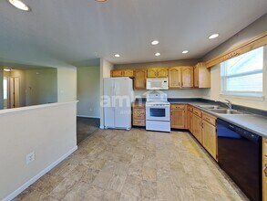 8110 Red Barn Ct in Indianapolis, IN - Foto de edificio - Building Photo