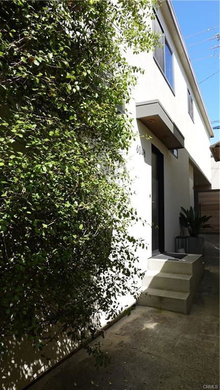 property at 604 Poinsettia Ave