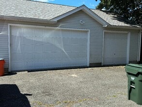 12 Easterbrooks Ave, Unit 2 in Bristol, RI - Building Photo - Building Photo
