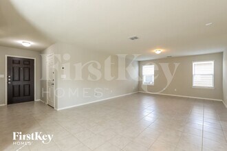 12034 Silver Lgt in San Antonio, TX - Building Photo - Building Photo