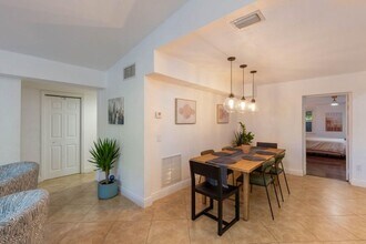 327 Dartmouth Dr in Lake Worth Beach, FL - Building Photo - Building Photo