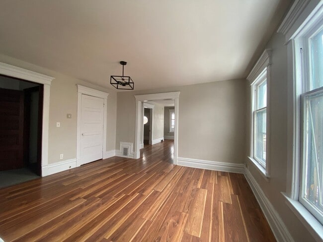 743 Academy St-Unit -UNIT 2 in Kalamazoo, MI - Building Photo - Building Photo