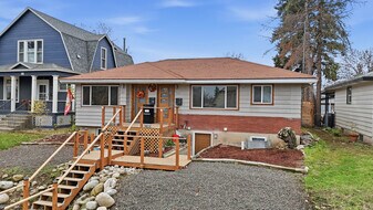 729 W Augusta Ave in Spokane, WA - Building Photo