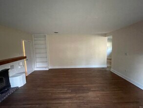 2418 E 4th St in Bloomington, IN - Foto de edificio - Building Photo
