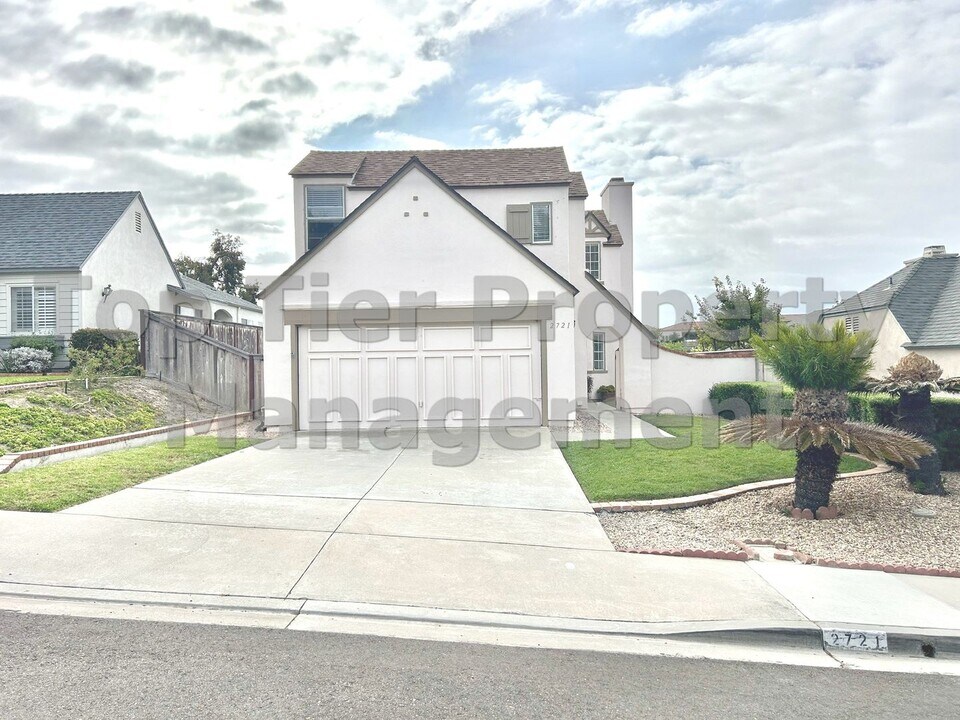 2721 Southampton Rd in Carlsbad, CA - Building Photo