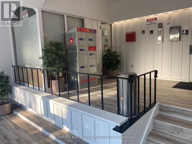 1582 Bathurst St in Toronto, ON - Building Photo - Building Photo