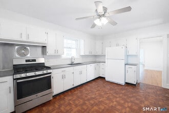 40 Orchard Pl in Greenwich, CT - Building Photo - Building Photo