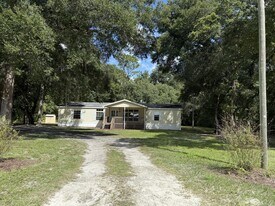 14191 NW 72nd Terrace in Chiefland, FL - Building Photo