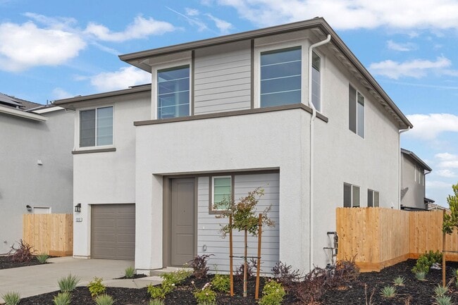 1312 W Prescott Ave in Visalia, CA - Building Photo - Building Photo