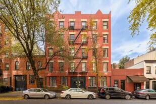 24 Jane St in New York, NY - Building Photo