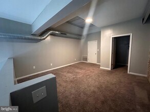 1302 W Cumberland St, Unit 2G in Philadelphia, PA - Building Photo - Building Photo