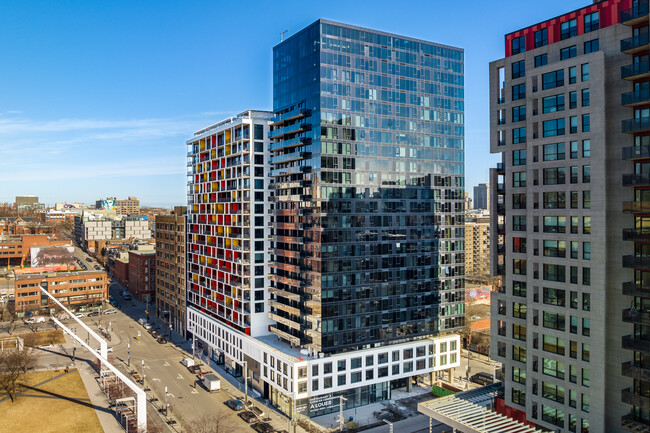 Laurent & Clark in Montréal, QC - Building Photo - Building Photo