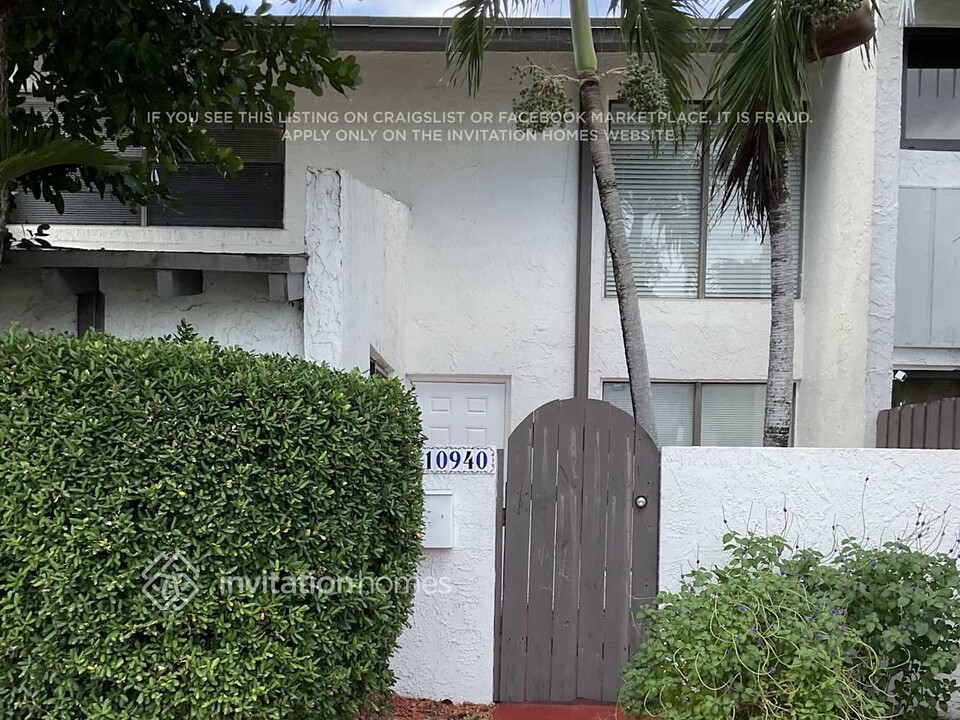 10940 SW 70th Terrace in Miami, FL - Building Photo