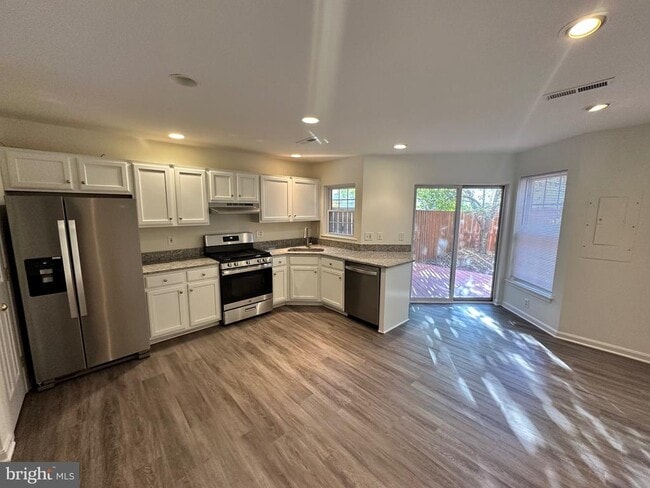 property at 43539 Kiplington Square