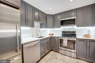 7600 Tremayne Pl, Unit 107 in McLean, VA - Foto de edificio - Building Photo