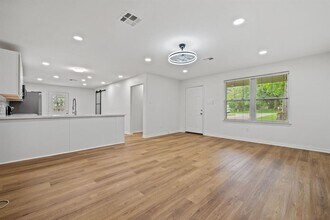 157 Hillside Dr in Liberty, TX - Building Photo - Building Photo