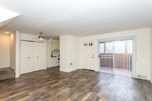 Elan Playa Mar in Encinitas, CA - Building Photo